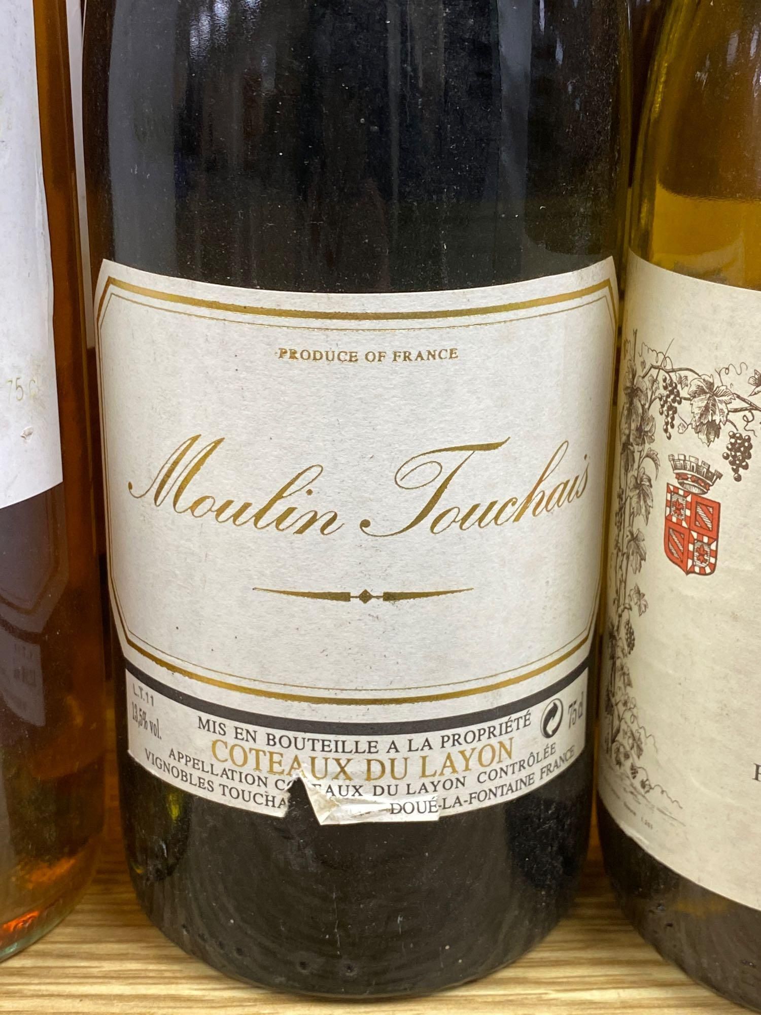 Mixed white wines, including Bouchard Pere et Fils Macon-Lugny Saint-Pierre 1989 (9 bottles),